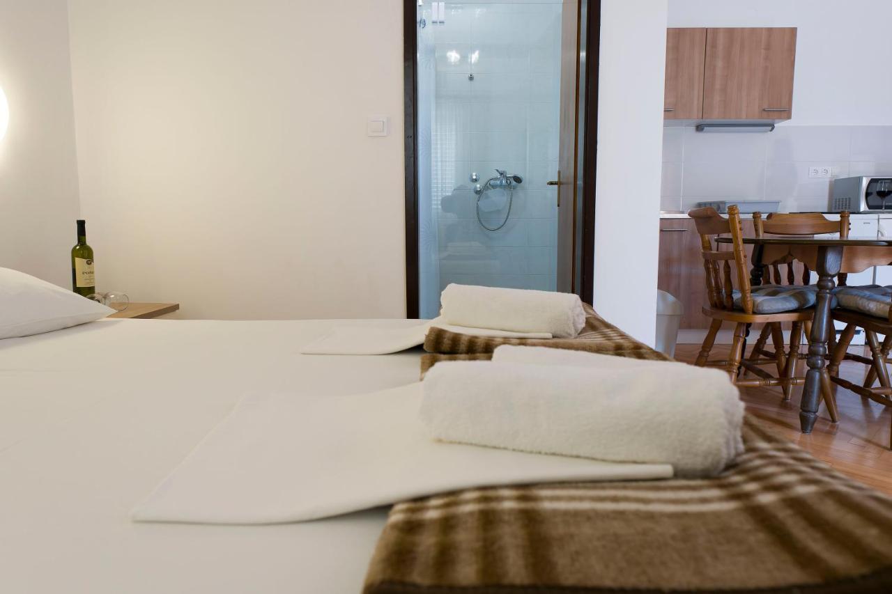 Apartments Victoria Trogir Exterior photo