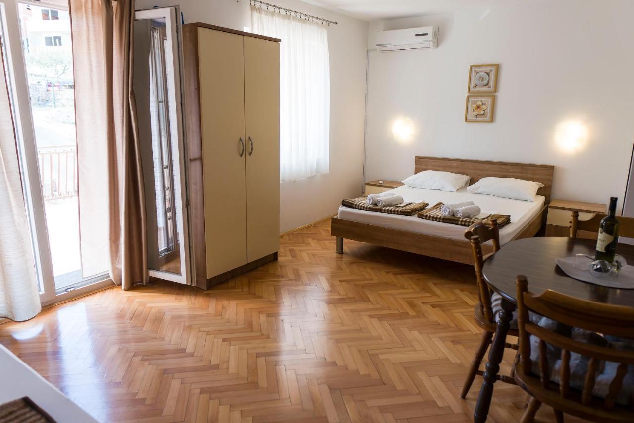 Apartments Victoria Trogir Exterior photo
