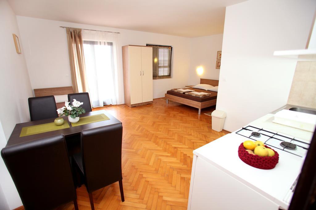 Apartments Victoria Trogir Exterior photo